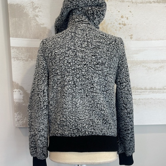 Hippie Love hooded fitted zippered sherpa size small - Picture 3 of 5